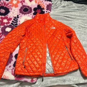 Bright orange north face in excellent condition:)
